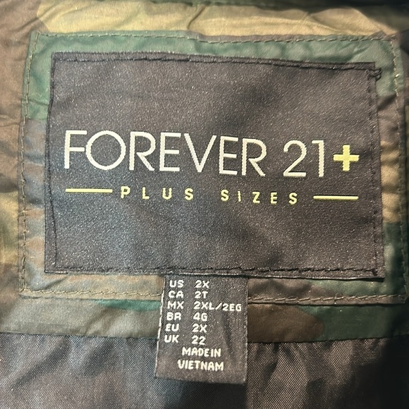 Forever 21 plus size camo green zip snap winter puffer coat jacket women’s 2X - Picture 2 of 12